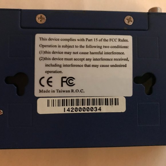 Gigafast Ethernet 5-Port Mini Switch 10/100 Mbps EZ500-S - Picture 1 of 3